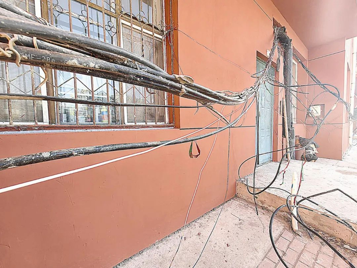 新村7区空中飞线扰民