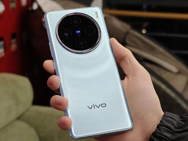 刚刚发布的vivo x100,又想跟友商打上一整年?|蓝厂|vivo_新浪新闻