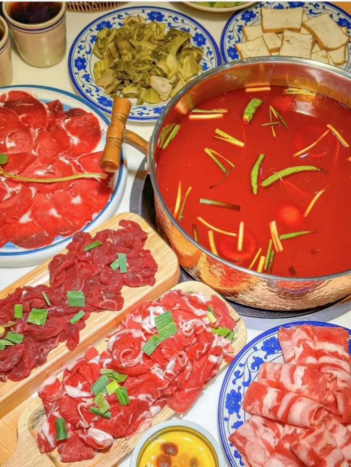 此外,酸汤火锅专门店一般以小型门店居多,对当前的投资,开店形势也极