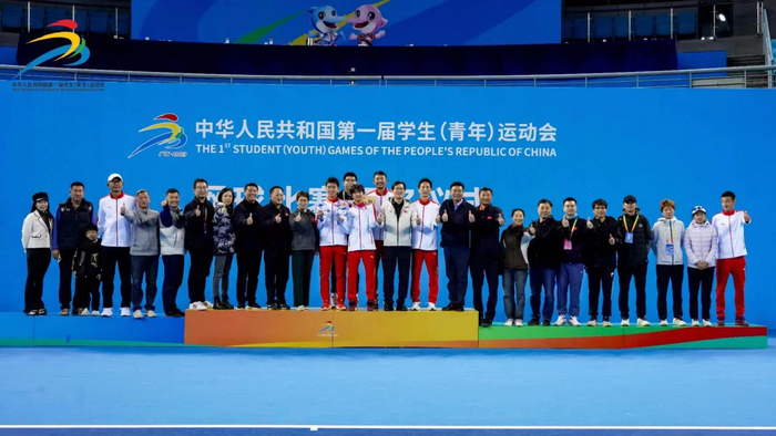 在13日男子双打比赛中,由宿迁自主培养输送的网球运动员胡佳代表南京