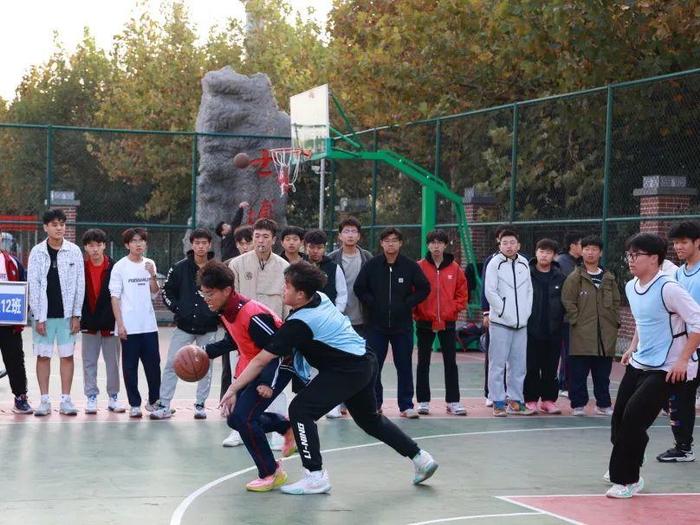 迎篮而上临沂士博高级中学举办篮球小组赛