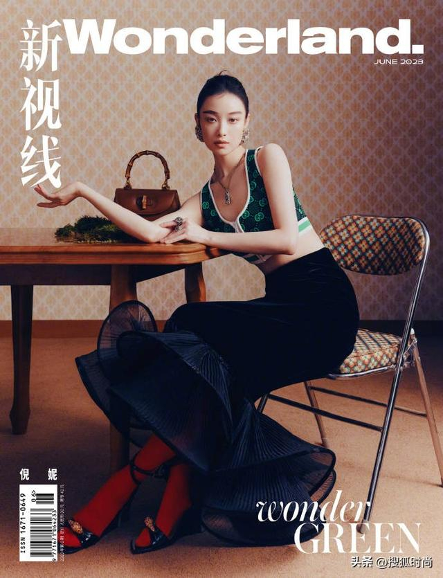 姿势销魂眼神勾人高开叉裙臀线外露倪妮最新大片性感到炸裂
