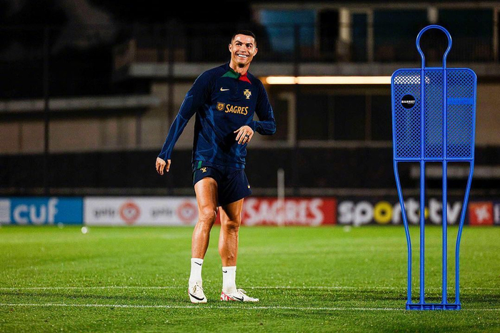 c罗社媒晒国家队训练照,并感叹:每次回到国家队,我都感到很高兴!