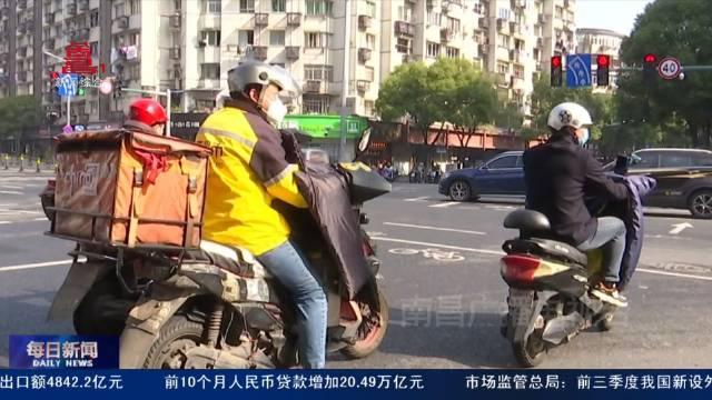 南昌交警嚴查電動車套牌違法行為