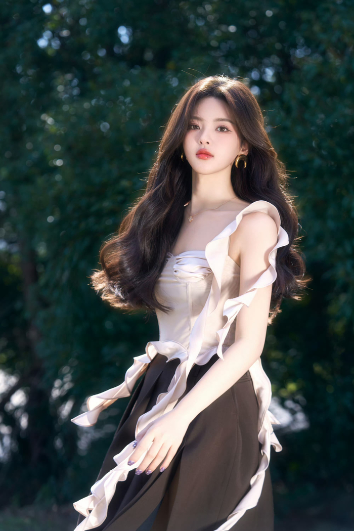 戴月牙耳饰的少女,优雅恬静美丽温柔,开启焦点时刻|杨超越_新浪新闻