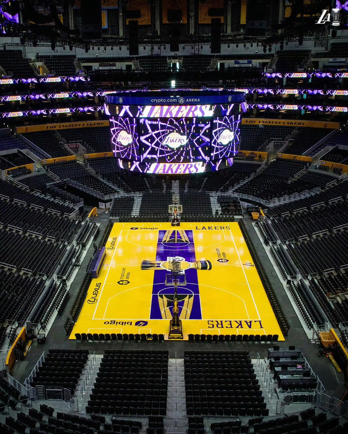 湖人队季中锦标赛地板!太酷了!|湖人|锦标赛_新浪新闻