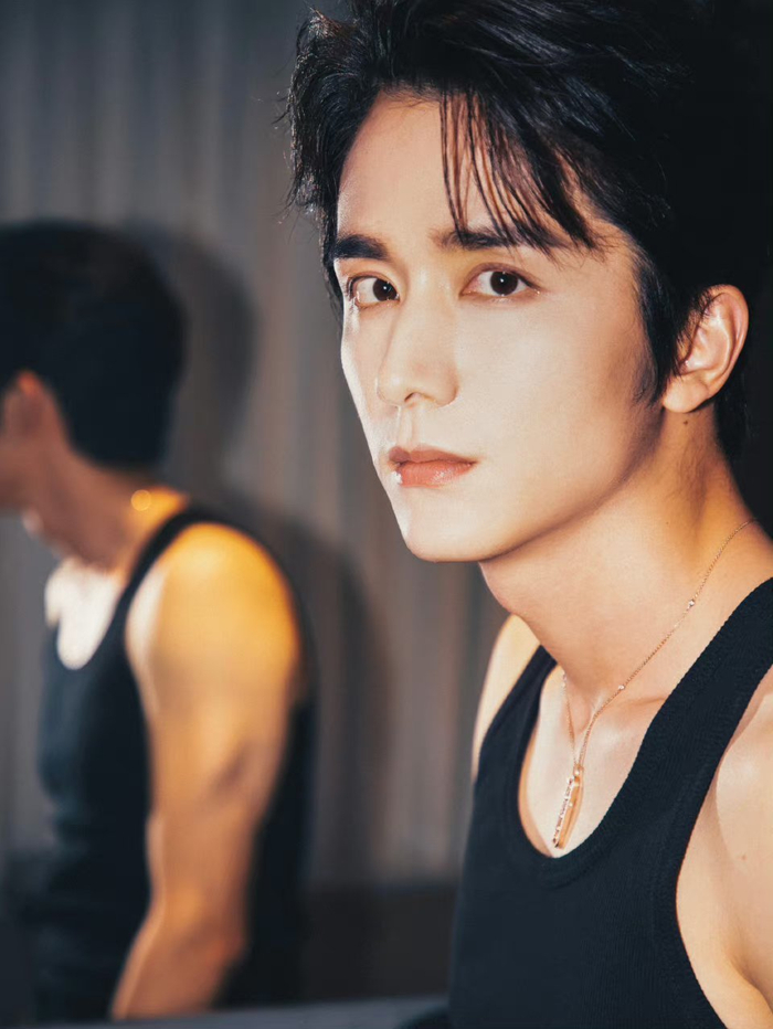 张新成黑背心返场,真的很帅呀,肌肉线条好好啊,一整个爱住了!|张新成_