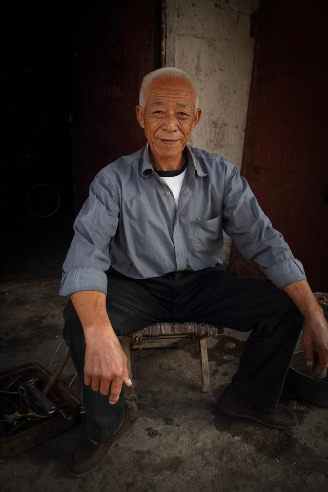 六七十岁男人:尽量少留这3种发型,听着洋气,实际土气,很油腻|发型