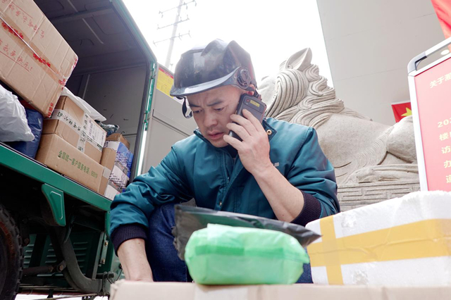 冬日特写丨湘潭县"快递小哥"陈日:风雨无阻的"赶路人"|湘潭县|快递|陈