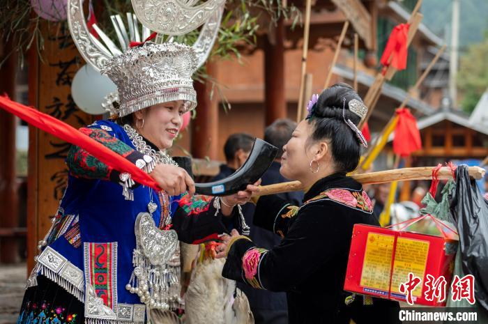 贵州雷山苗族同胞欢庆鼓藏节|苗族|贵州省|苗寨_新浪新闻
