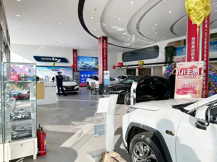 一汽丰田4S店销售表示店内暂不接受国产普拉多预订（车市物语摄）