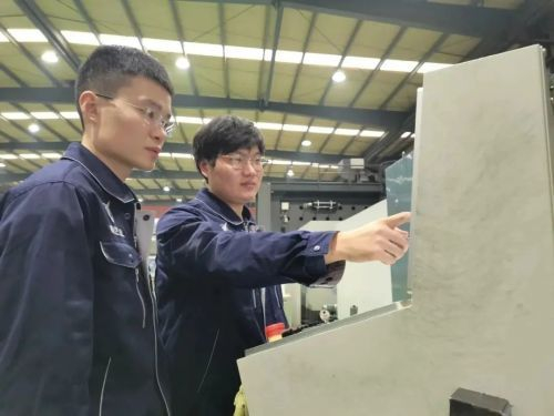 航空工业郑飞精诚配合使命必达
