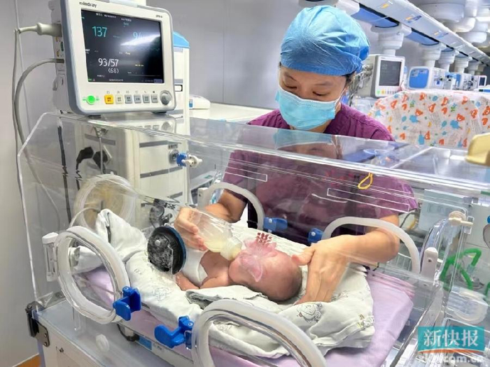 出生仅1斤多,"巴掌大"极早早产儿在白云区妇幼顺利出院|早产儿_新浪