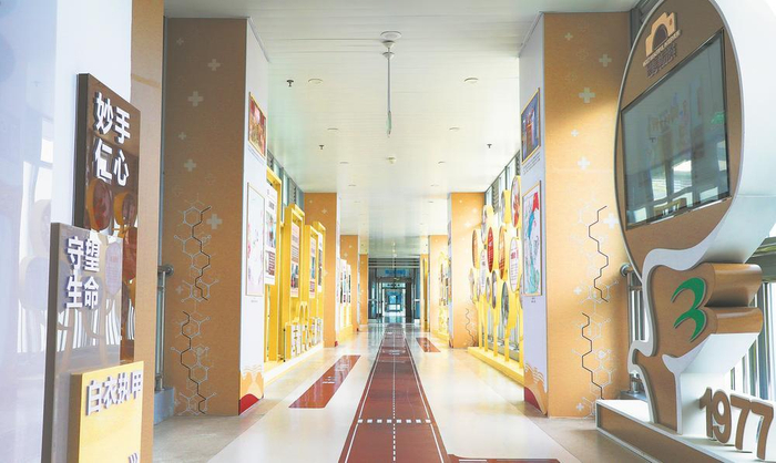     医院新打造的”医者仁心“主题大道