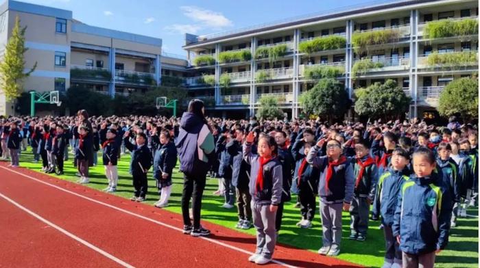 南京芳草园小学校服图片