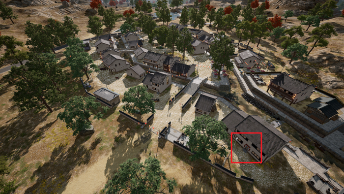 隐约可见门上的福字和对联