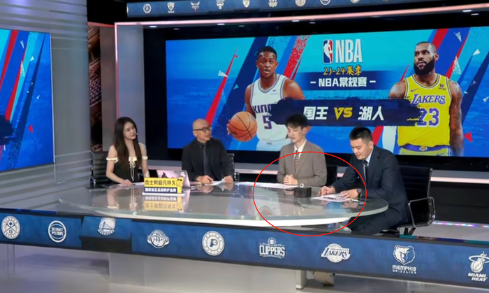 杨鸣真有你的带上总冠军戒指解说nba摆在解说台炫耀太耀眼了