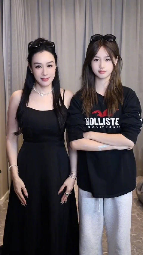 钟丽缇的女儿考拉竟然已经长得比妈妈还高了