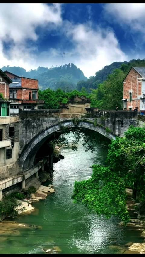南川区桥塘场悠悠古桥潺潺流水在风雨中饱经风霜