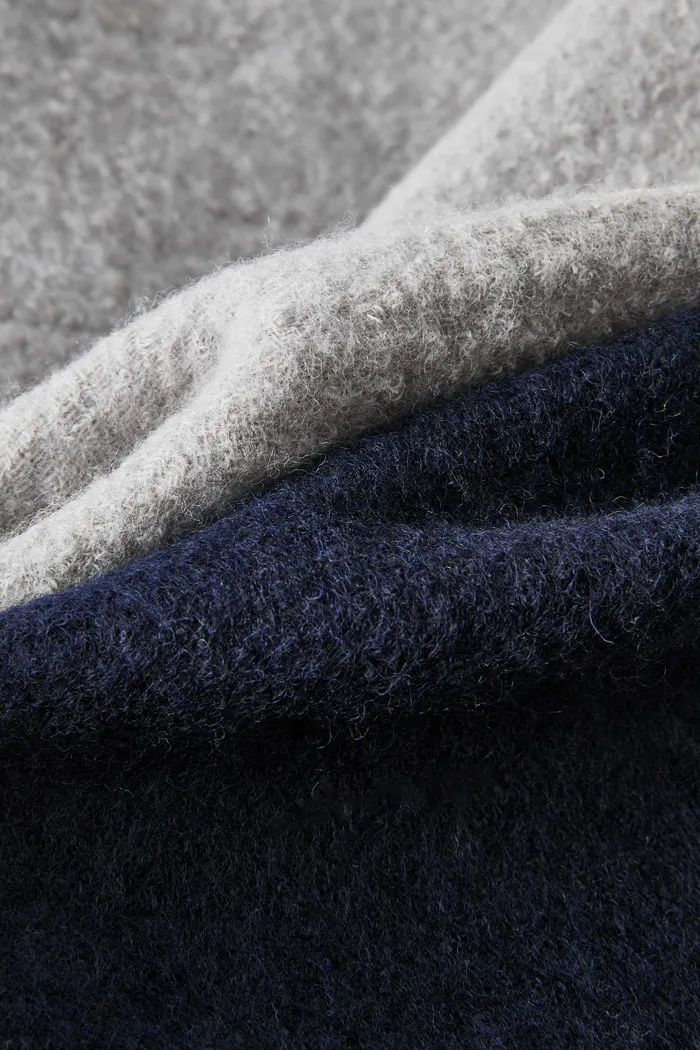 100%绵羊毛面料,上身轻盈温暖,时髦不撞款.