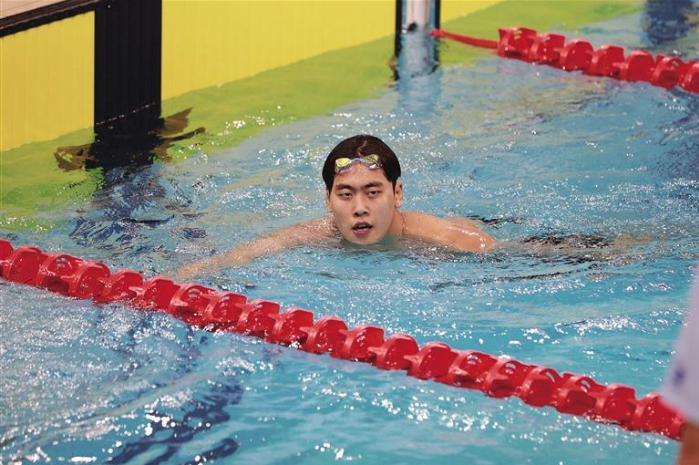 西安市游泳队总教练刘楠介绍:"我市目前有20多家游泳俱乐部和基层训练