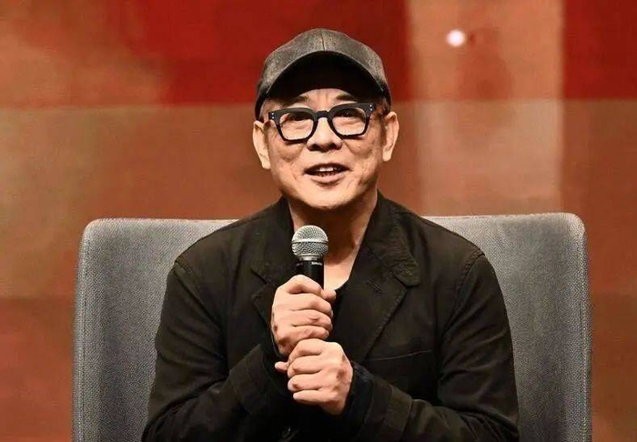 60岁李连杰近照苍老认不出,晚年被病痛折磨,身家亿万定居国外|李连杰_新浪新闻