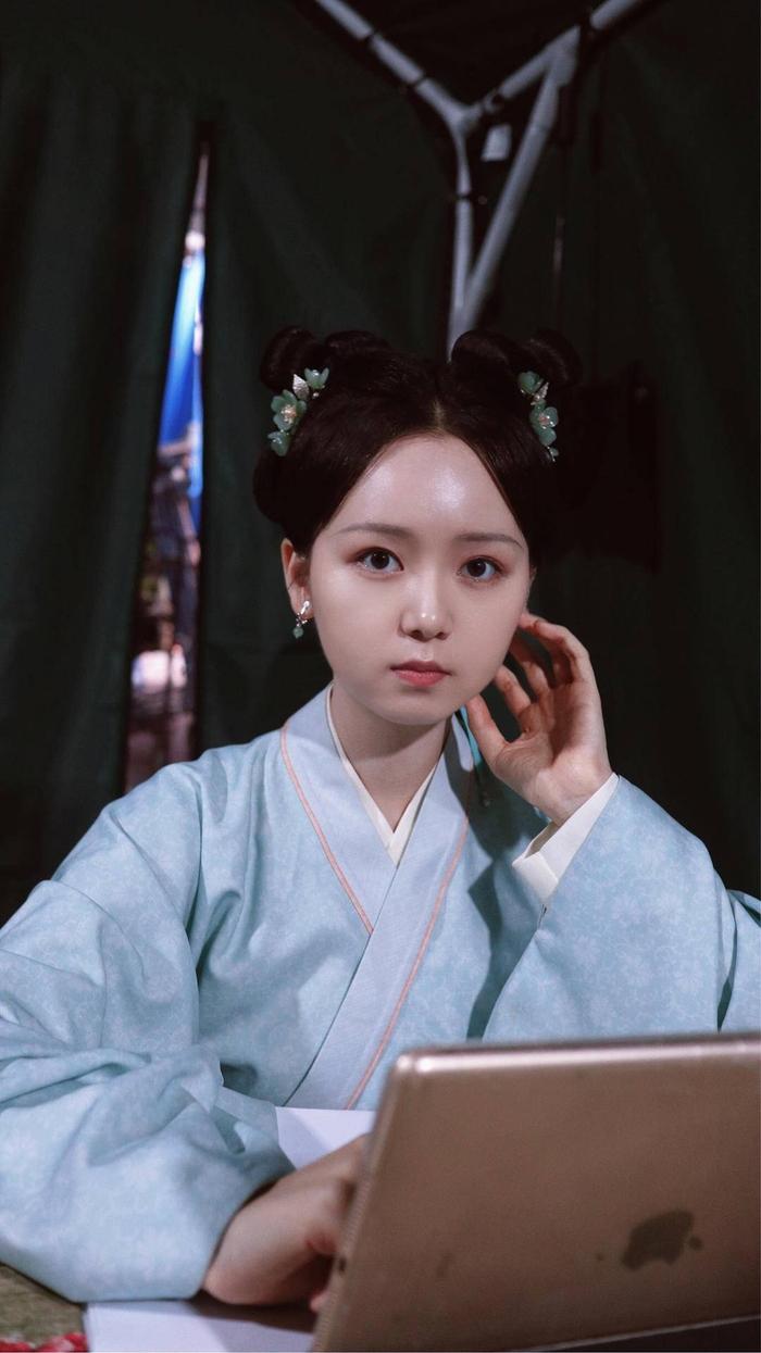 "宝钗"备战艺考:表演让自己变得更自信妈妈因为担心钟熠璠性格比较