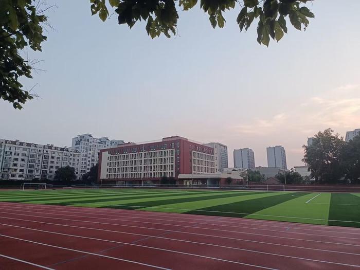 值得一提的是,新曆城五中擁有可容納1800餘人住宿的高標準宿舍,能夠