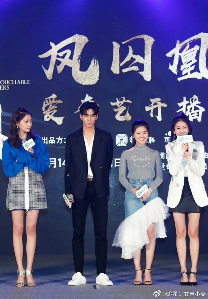 关晓彤证明了个子高合照真的有优势!