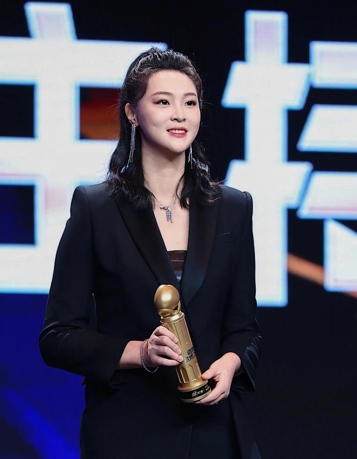 多角色转换自如:企业家,明星,奥委会成员|惠若琪|排球|奥委会_新浪