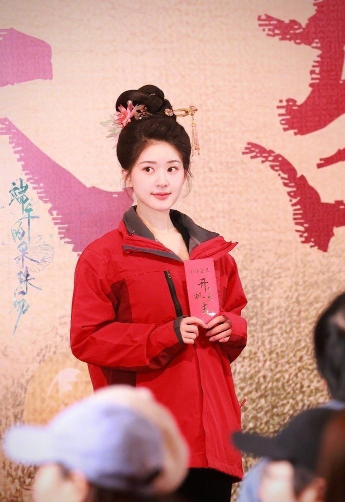 赵露思珠帘玉幕开机饭拍图,造型好美啊露思|赵露思_新浪新闻