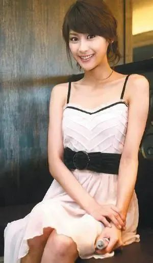 与李晶晶离婚没多久,王泉仁就与怀孕的麻衣结婚了;与麻衣还