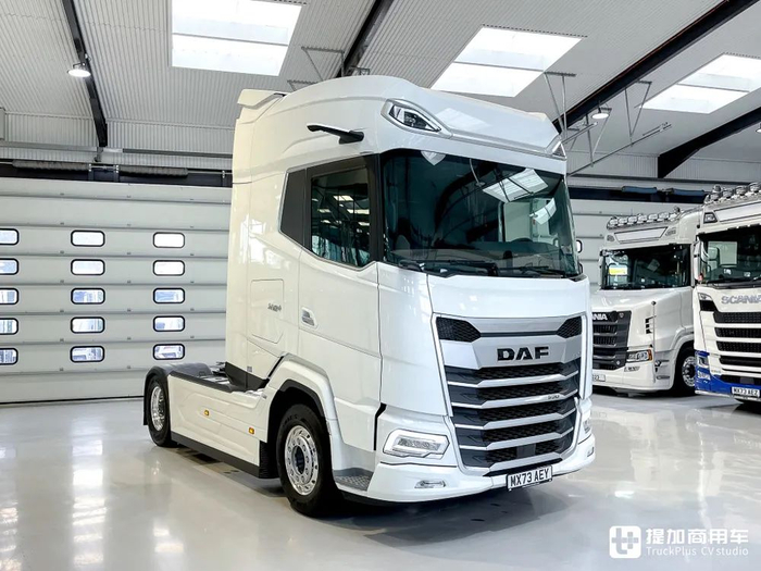 驾驶室最大的欧卡配置丰富带千升油箱达夫xg旗舰牵引车实拍