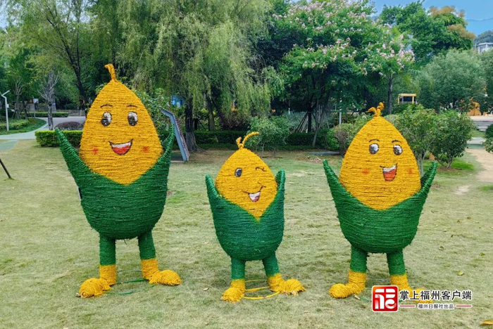 游乐场展区《熊出没》里的三位主角:熊大,熊二,光头强"埋伏"在海盗船