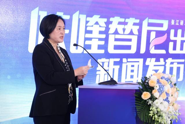 崔昳昤主持发布会。图片来源：和黄医药