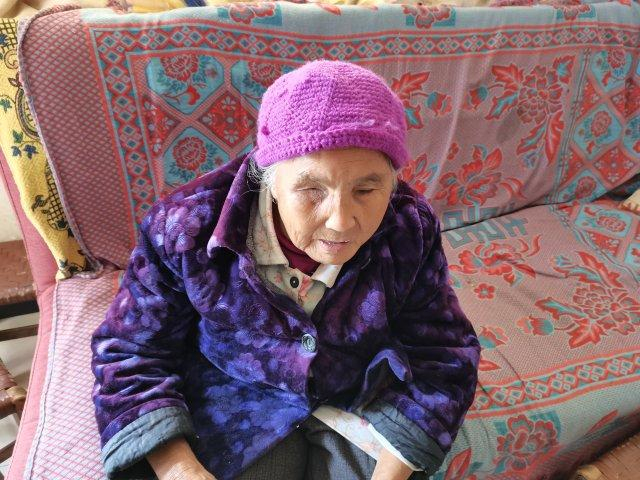 开屏跑腿|昆明这位失明独居老人,急盼女儿回家团圆|老人|徐文丽|春城