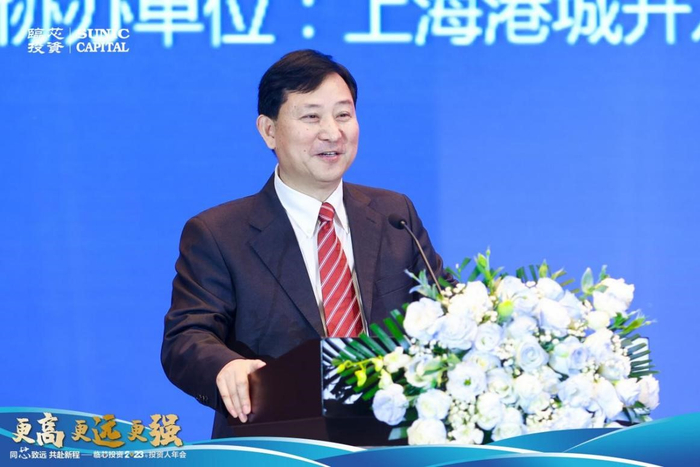 随后,临芯投资的掌舵人,本次大会的发起人董事长李亚军致欢迎词,表达