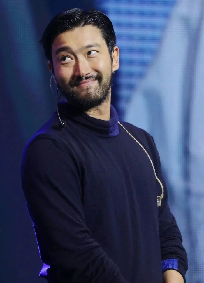 又野又肿的崔始源,美貌全毁在这几根毛上了…|崔始源_新浪新闻