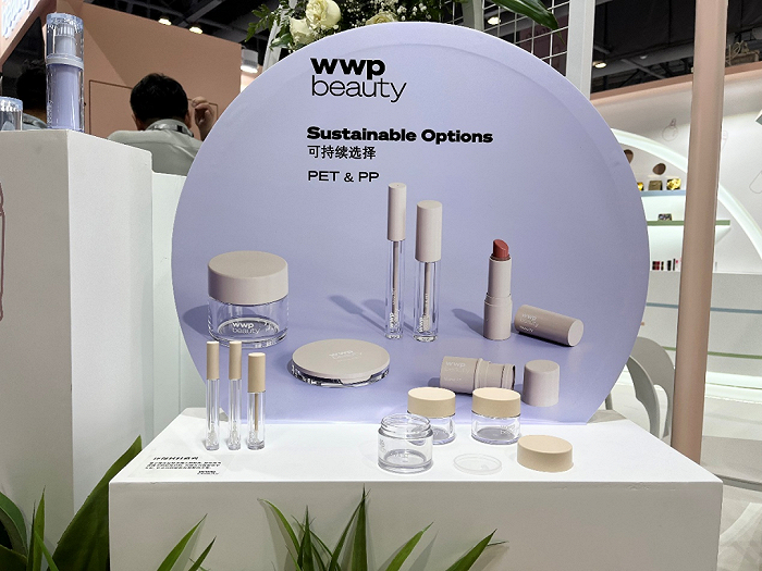 青眼摄于WWP Beauty展台 部分环保材料产品