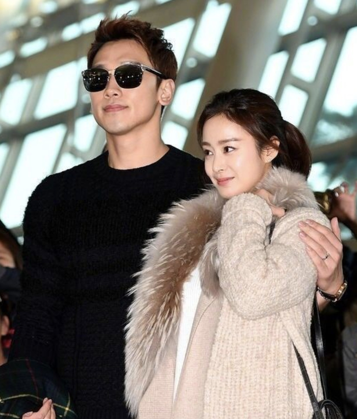 43岁金泰希一家4口齐露面!小2岁老公rain年轻力壮,全家氛围幸福