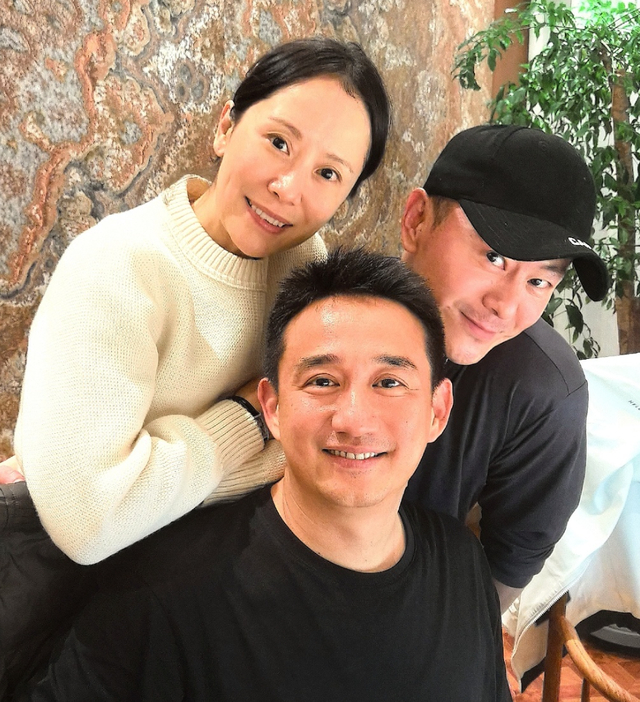 黄磊大赞同学力挺她拿奖,黄海波躲角落里显落寞|黄海波|海清|黄磊