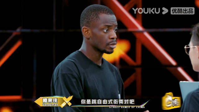 candyman在battle赛道中跳了两轮hiphop