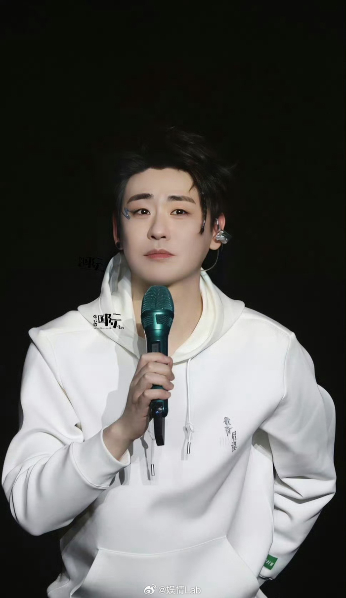 磊磊这一路走来有大家的陪伴也有绿海的相随……|张云雷_新浪新闻