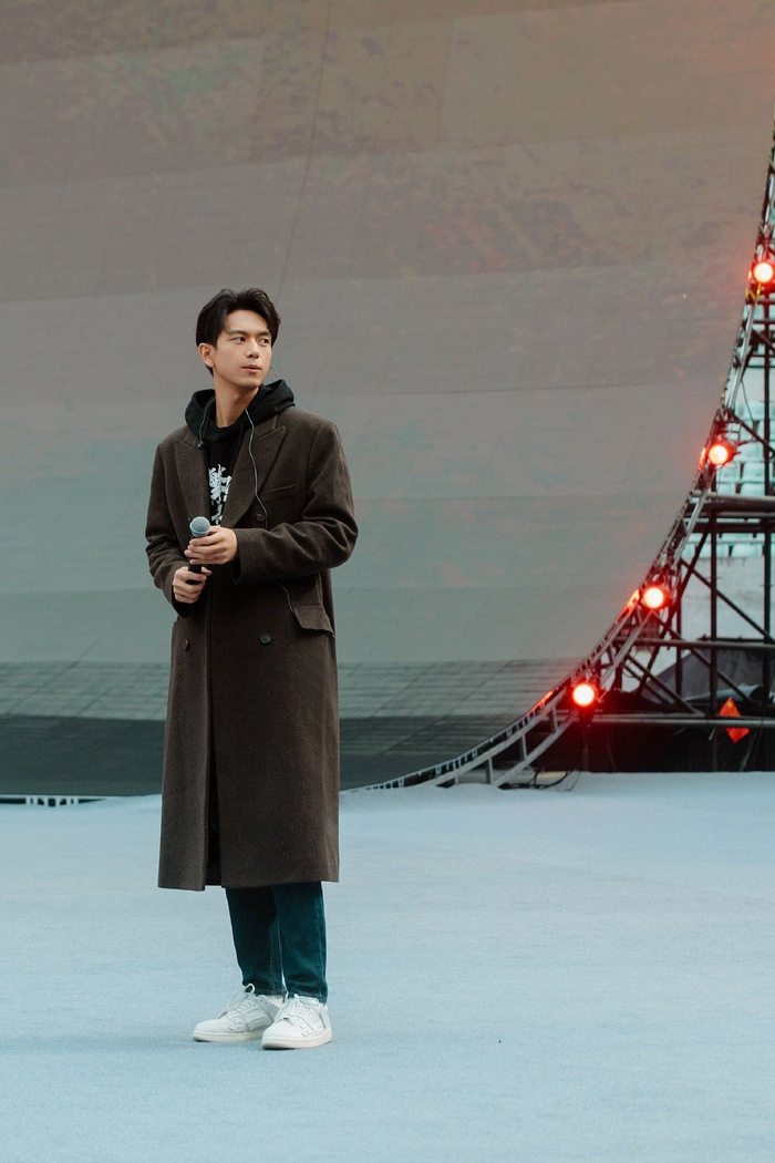 今日份李现 刘雨昕工作室出图|刘雨昕|李现_新浪新闻