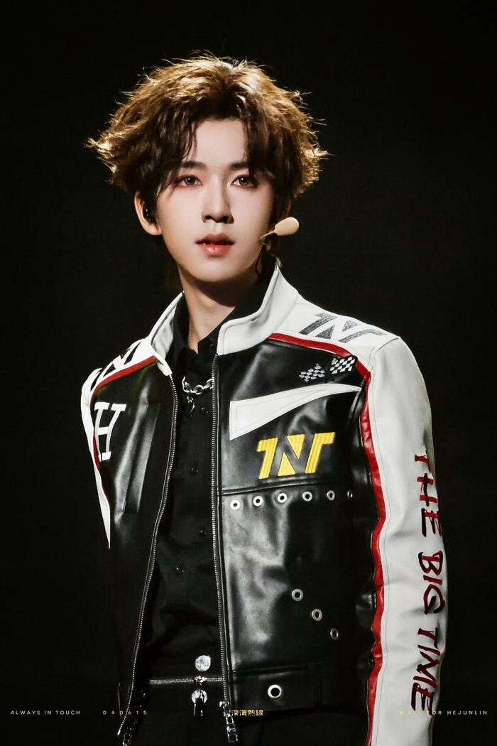 贺峻霖澳门演唱会绝美饭拍 甜酷随意切换……|贺峻霖|演唱会|小王子