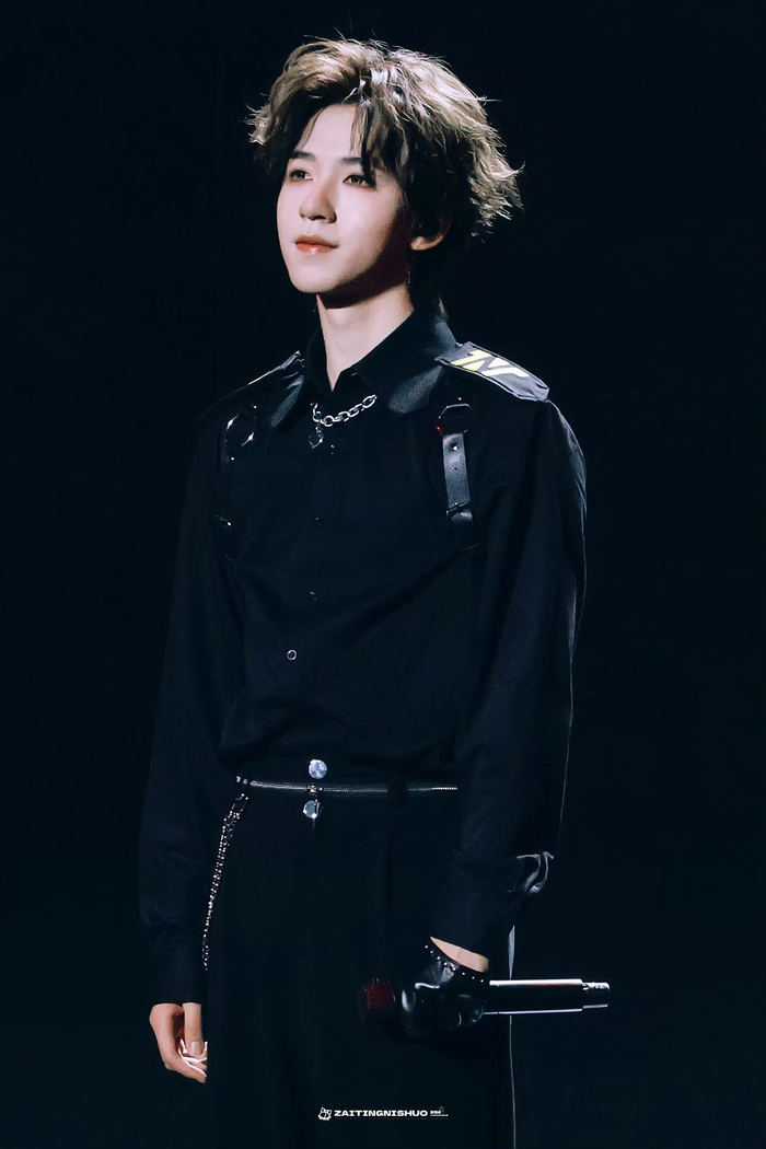 贺峻霖澳门演唱会绝美饭拍 甜酷随意切换……|贺峻霖|演唱会|小王子