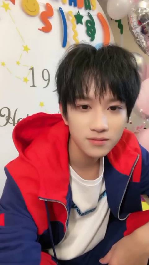 敖子逸连麦粉丝爆笑如雷敖子逸有没有生发的草哈哈哈