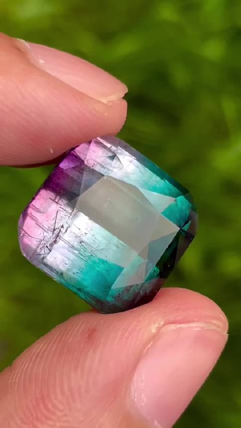 少而且颜值也忽高忽低的三色碧玺