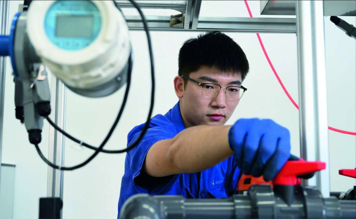 北京最年轻的大工匠, 潜心水环境治理的徐建成|北京市_新浪新闻