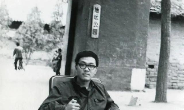 史铁生在地坛母亲的死彻底改变了史铁生,过去,他的全部注意力都在自己